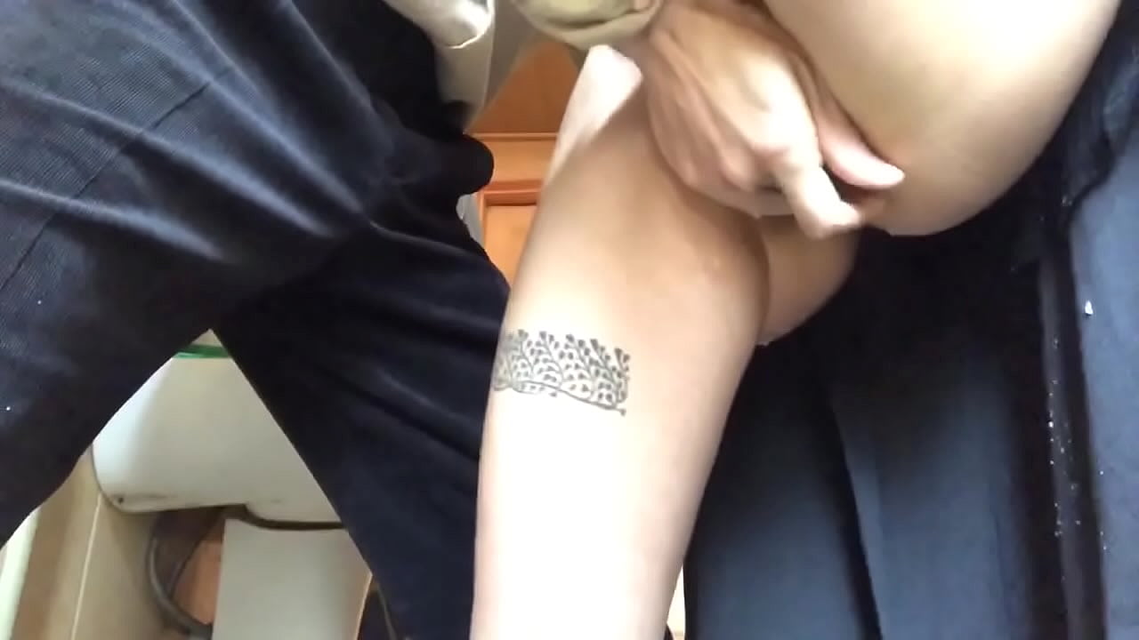 Sprut inn på skolebadet, en skikkelig skummende orgasme - læreren min gjorde sitt beste