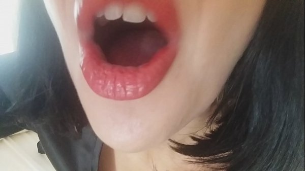 Kjære, stemoren din lar deg ikke gå på skolen i dag... Jeg trenger deg for mye...