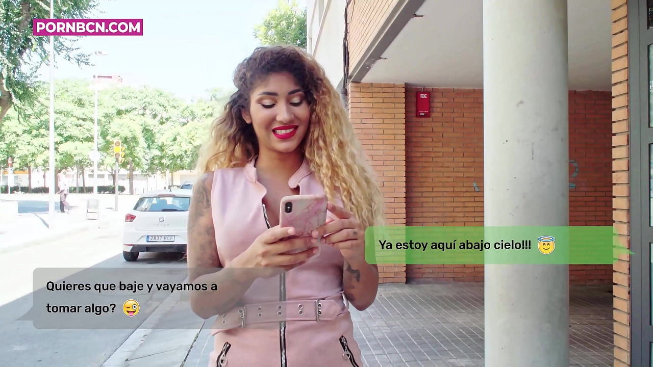 Utro kone er i ferd med å knulle sin unge elsker hardt mens mannen hennes jobber. Latina med pupper og en stor rumpe. Venus Afrodite.